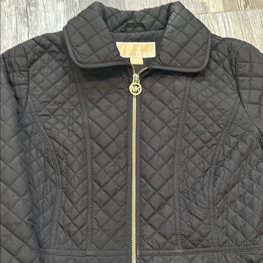 Michael Kors Women’s Black Quilted Puffer Jacket with Gold Zipper. Size Small - Picture 3 of 5